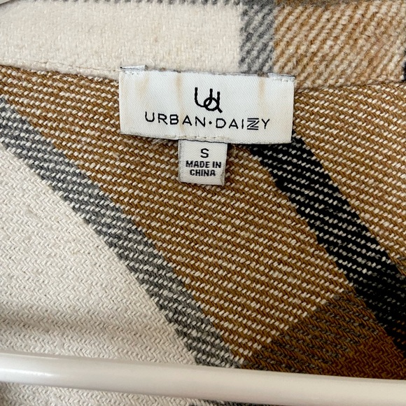 Cute Flannel shacket!! - Picture 3 of 3